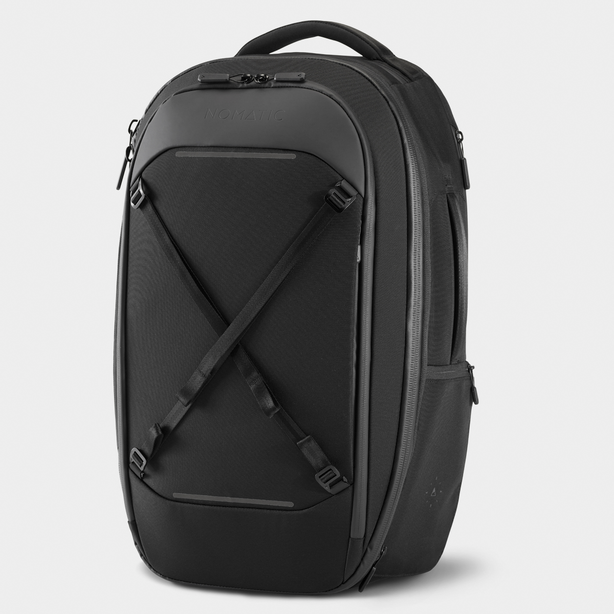 NVTP32-BLK-01_NavigatorTravelPack32L_NOMATIC_ECOMM__ExtStraps.png