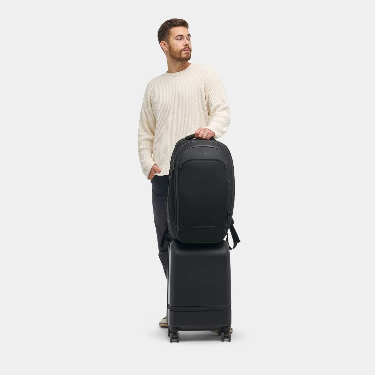 NVTP32-BLK-01_NavigatorTravelBackpack32L_BLACK_NOMATIC_OM_04_fafcad87-d71e-4833-8a91-02fd7f5f2657.png