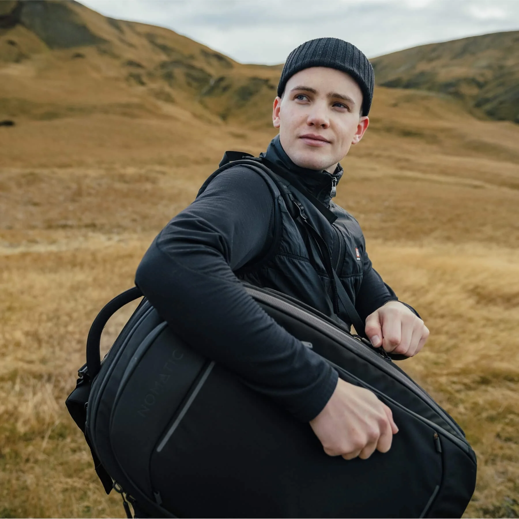 2023_12_Nomatic_NavTravelBackpack32L_Graphics_Carousel_6.jpg