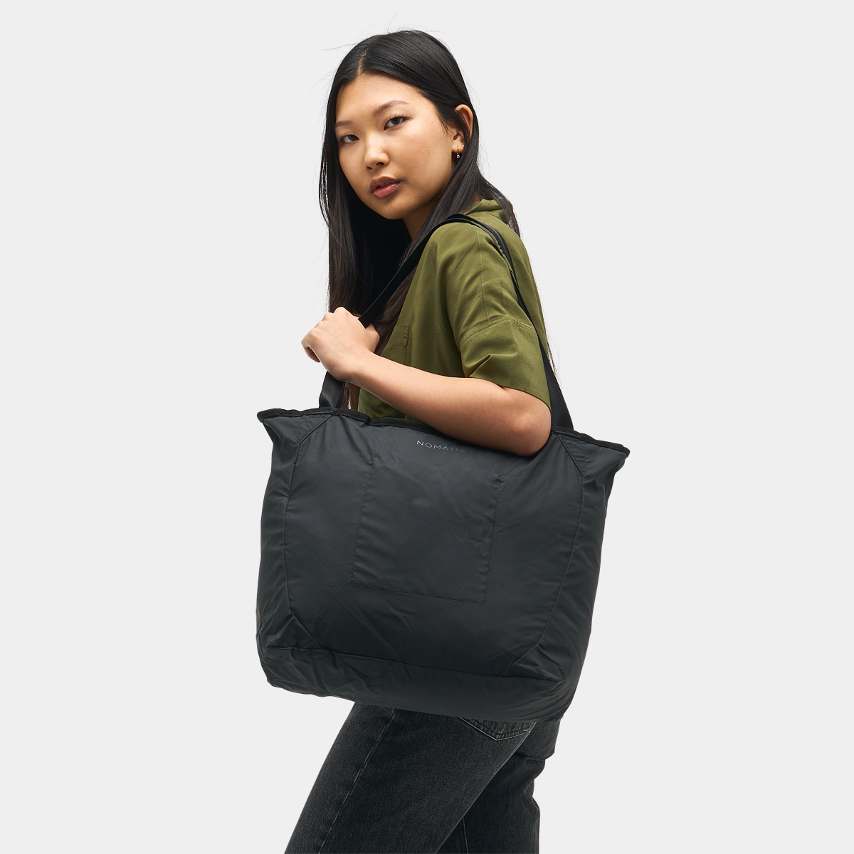 CTOT28-BLK-01_NavigatorCollapsibleTote28L_BLACK_NOMATIC_OM_02.png