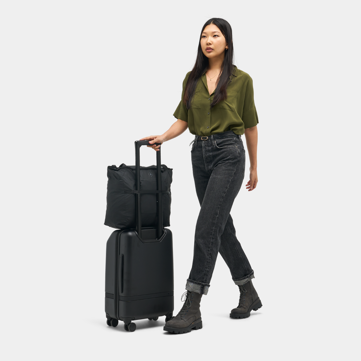CTOT28-BLK-01_NavigatorCollapsibleTote28L_BLACK_NOMATIC_OM_04.png