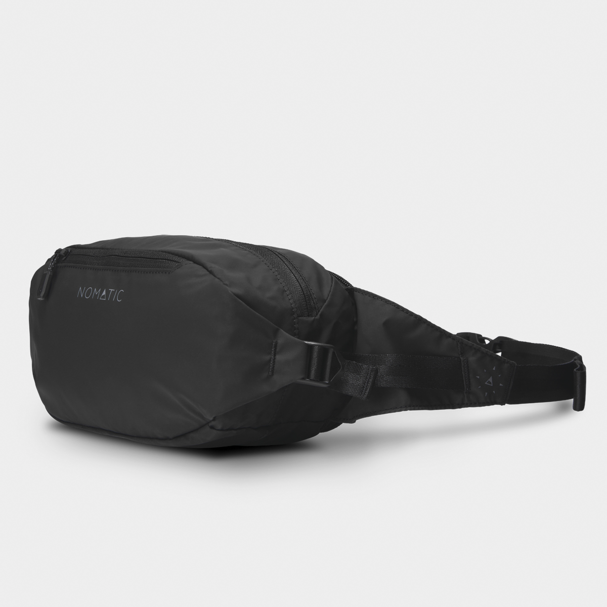 CSLIN3-BLK-01_NavigatorCollapsibleSling3L_NOMATIC_ECOMM_001.png