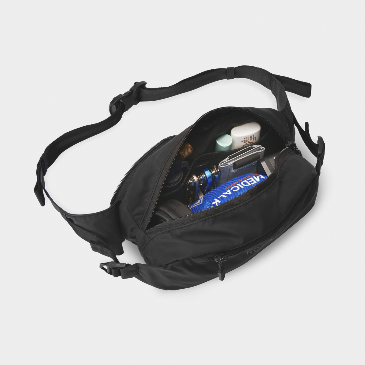 CSLIN3-BLK-01_NavigatorCollapsibleSling3L_NOMATIC_ECOMM_004.png