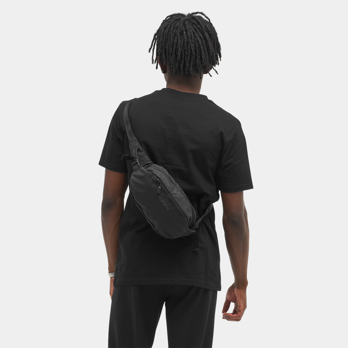 CSLIN3-BLK-01_NavigatorCollapsibleSling3L_Black_NOMATIC_OM_01.png