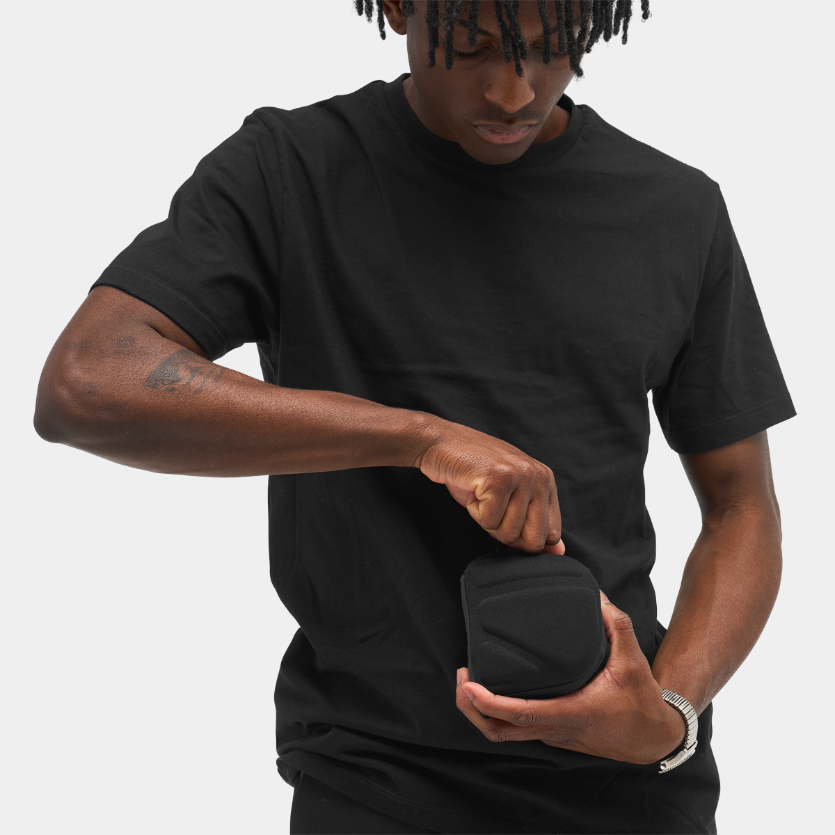 CSLIN3-BLK-01_NavigatorCollapsibleSling3L_Black_NOMATIC_OM_05.png