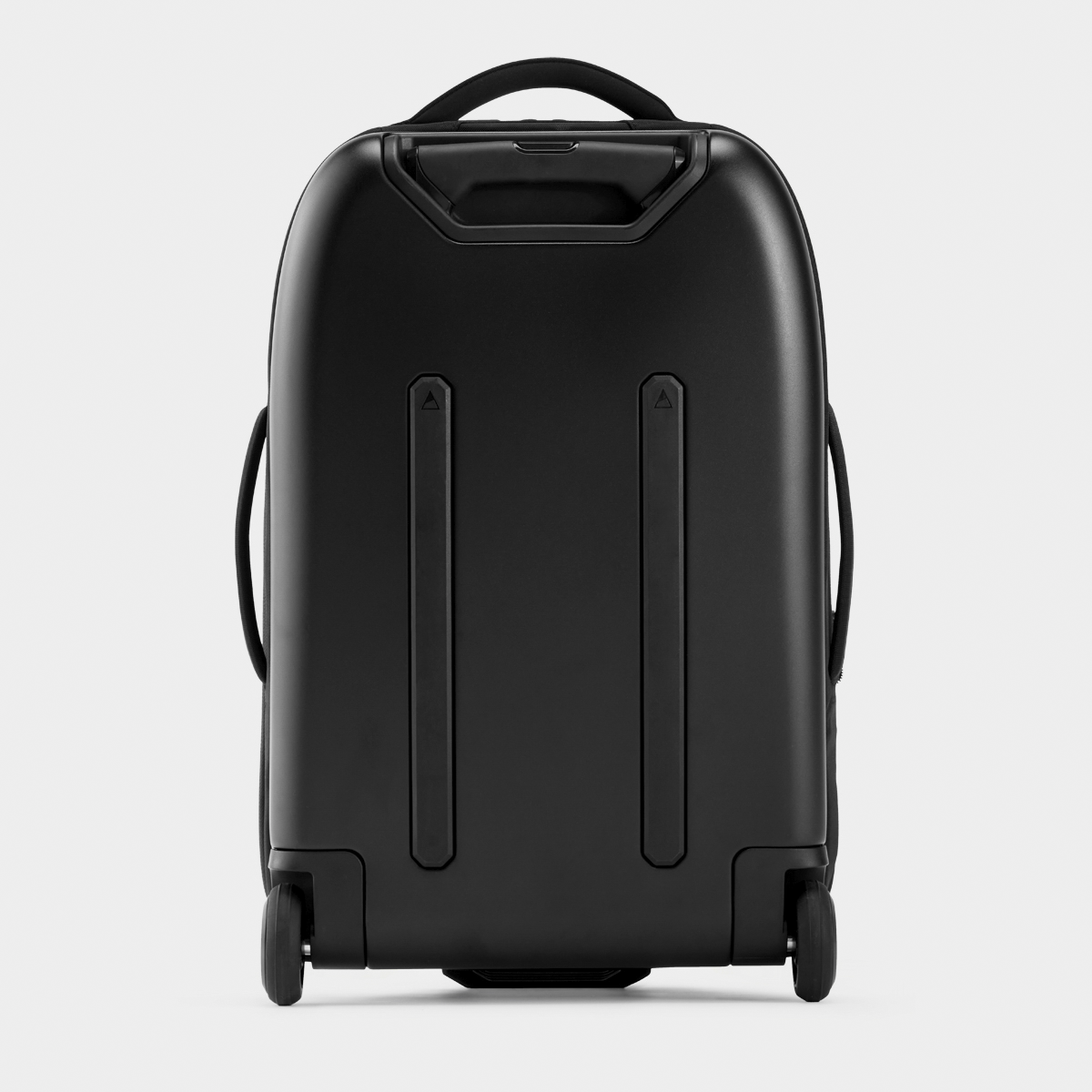 NVCO37-BLK-01_NavigatorCarry-On37L_Nomatic_Black_Back.png