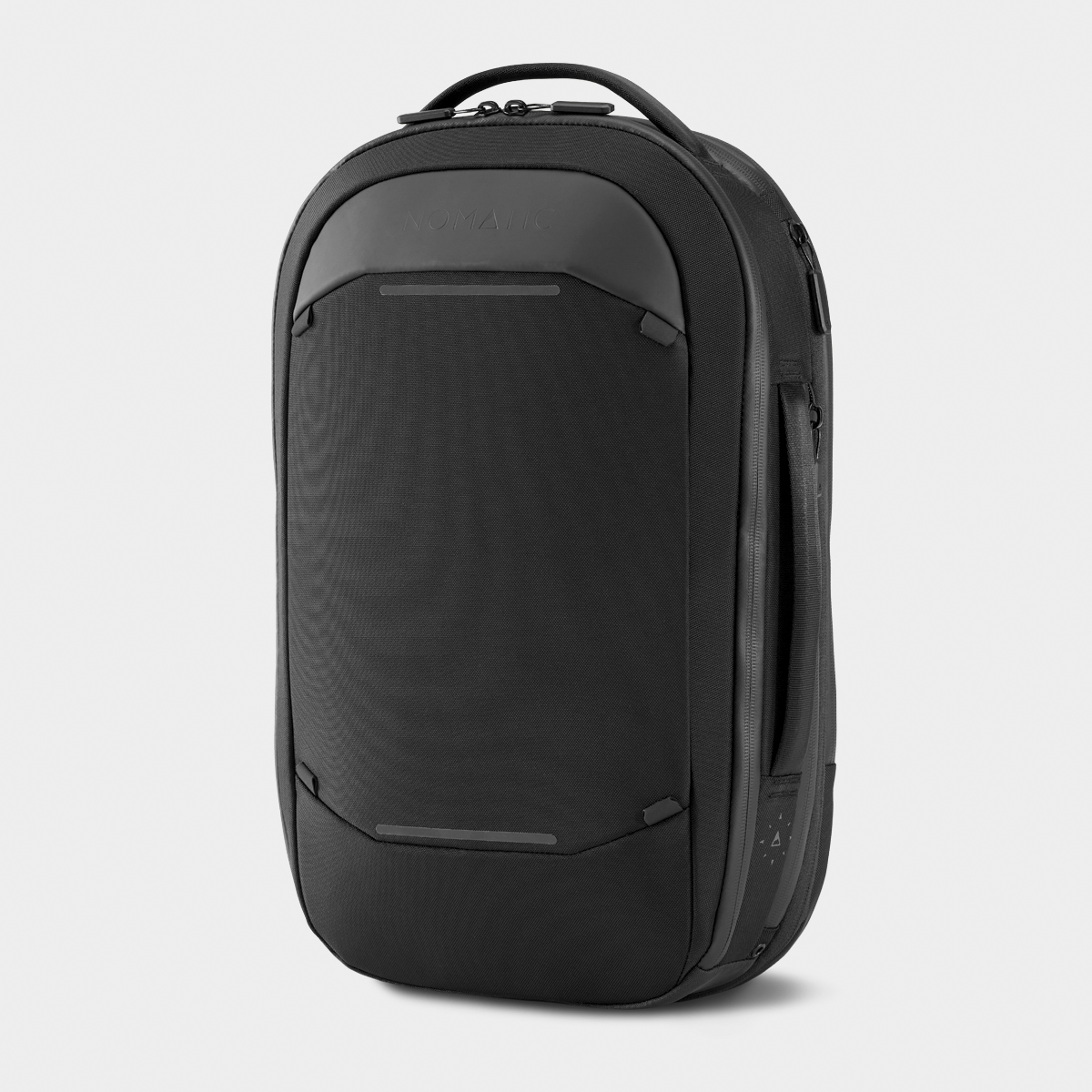 NVBP15-BLK-01_NavigatorPack15L_NOMATIC_ECOMM__Black_Angle.png