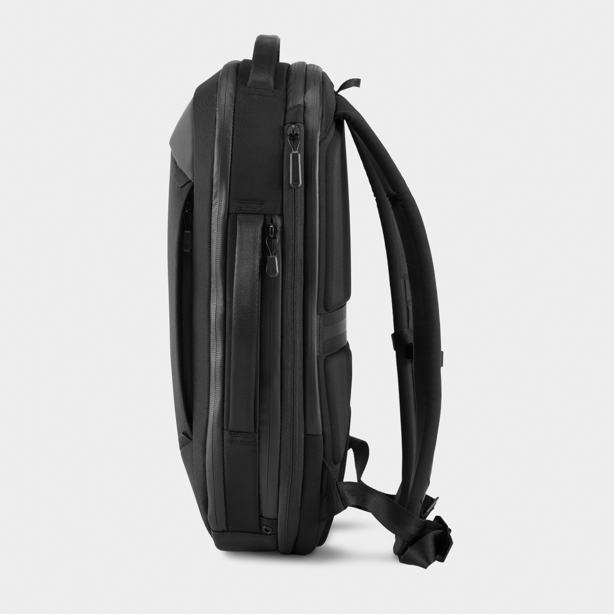 NVBP15-BLK-01_NavigatorPack15L_NOMATIC_ECOMM__Black_Side.png