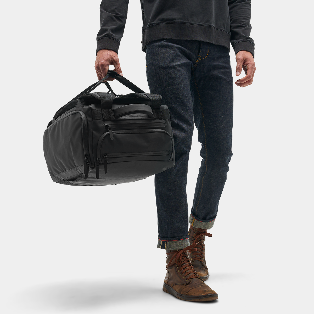 TRBG40-BLK-02_TravelBag40L_Black_NOMATIC_OM_02.png