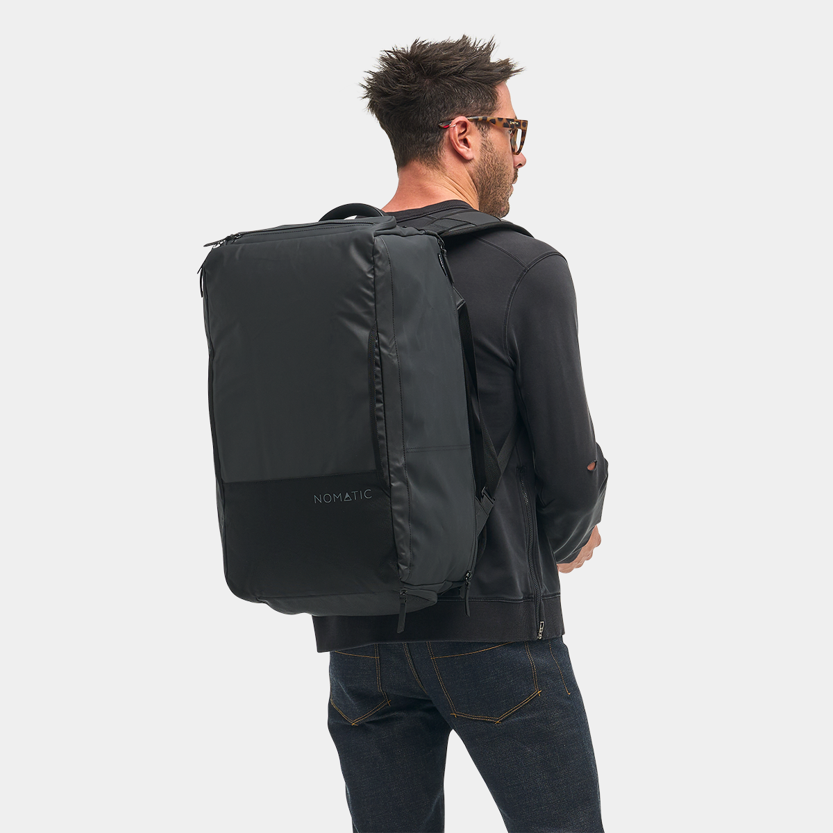 TRBG40-BLK-02_TravelBag40L_Black_NOMATIC_OM_06.png