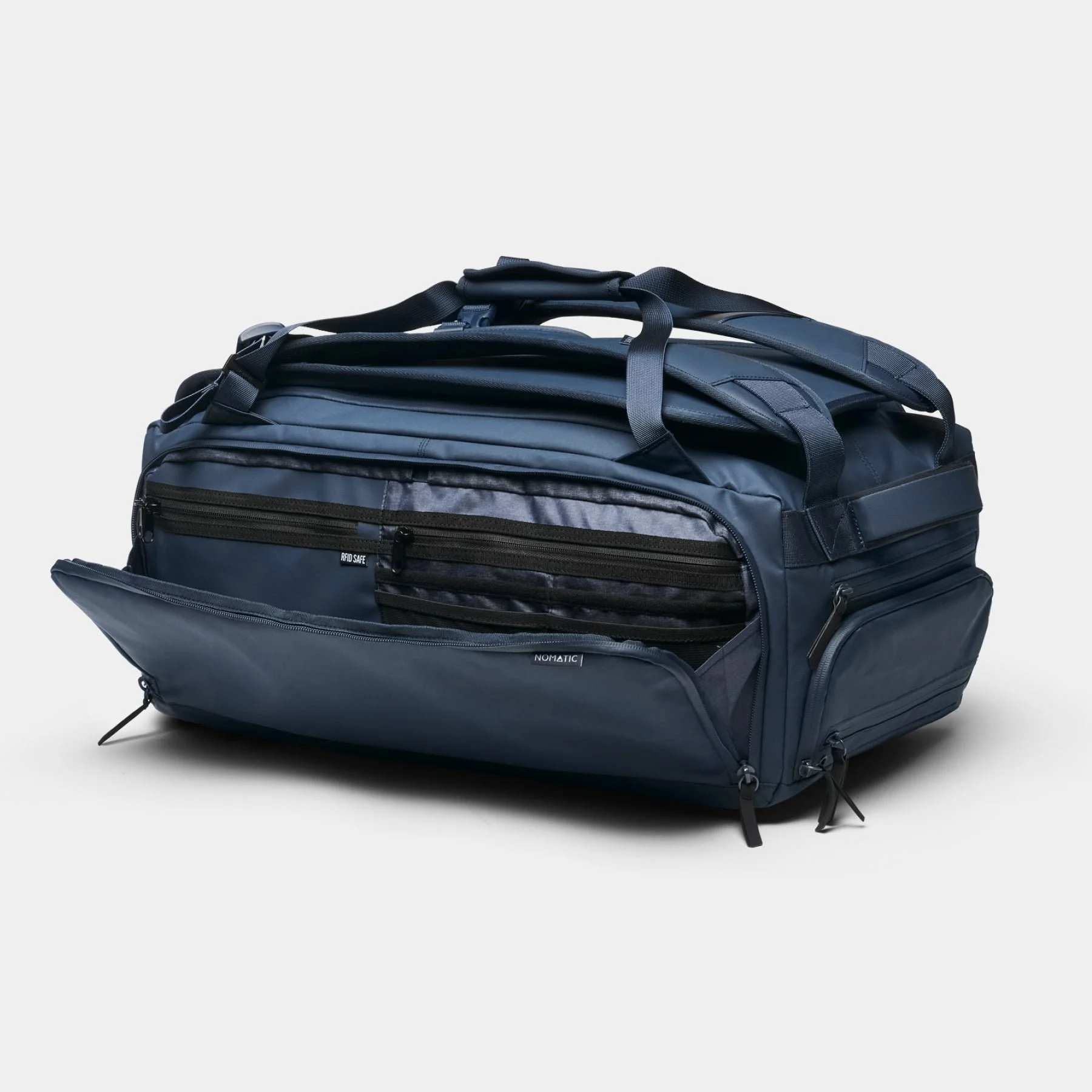 CARO40-04-TechPocket.jpg