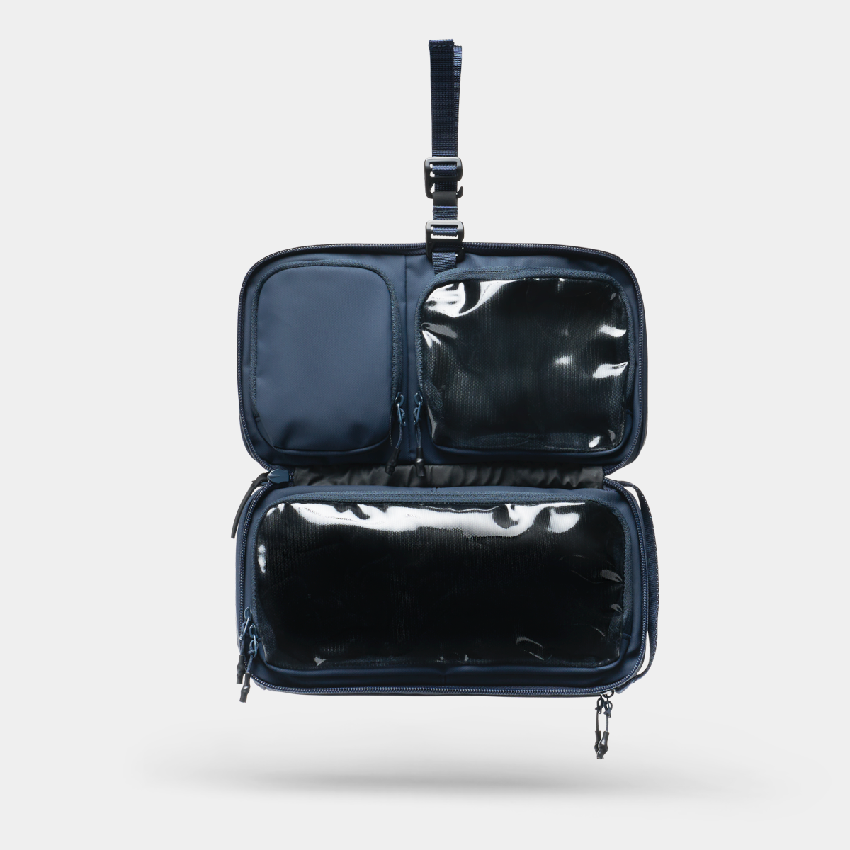 ACTBLG-NVY-03_ToiletryBagLarge_Navy_NOMATIC_04.png