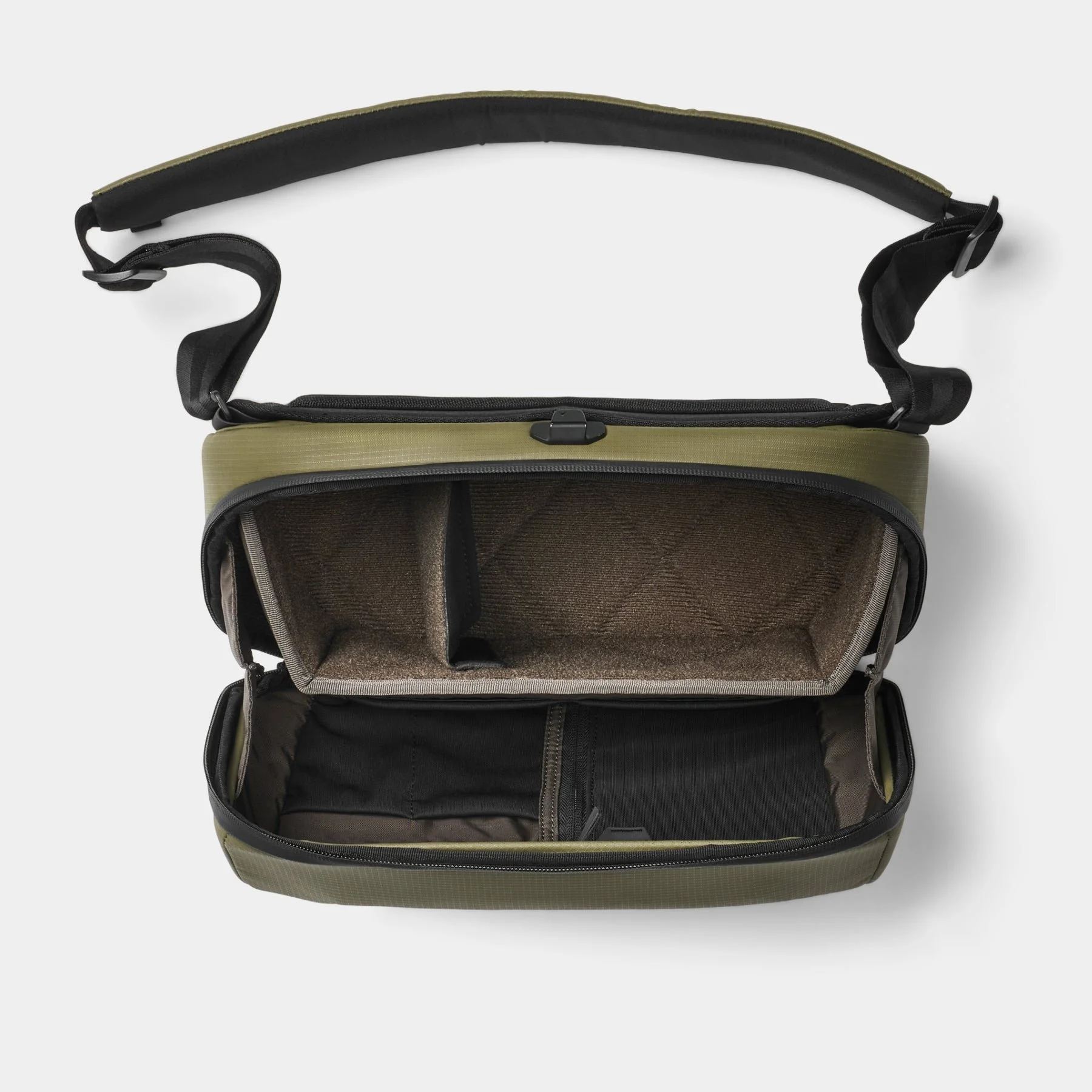 CARO30-03-Front_44df6737-aaa7-4489-9656-152ba79d89c0.jpg