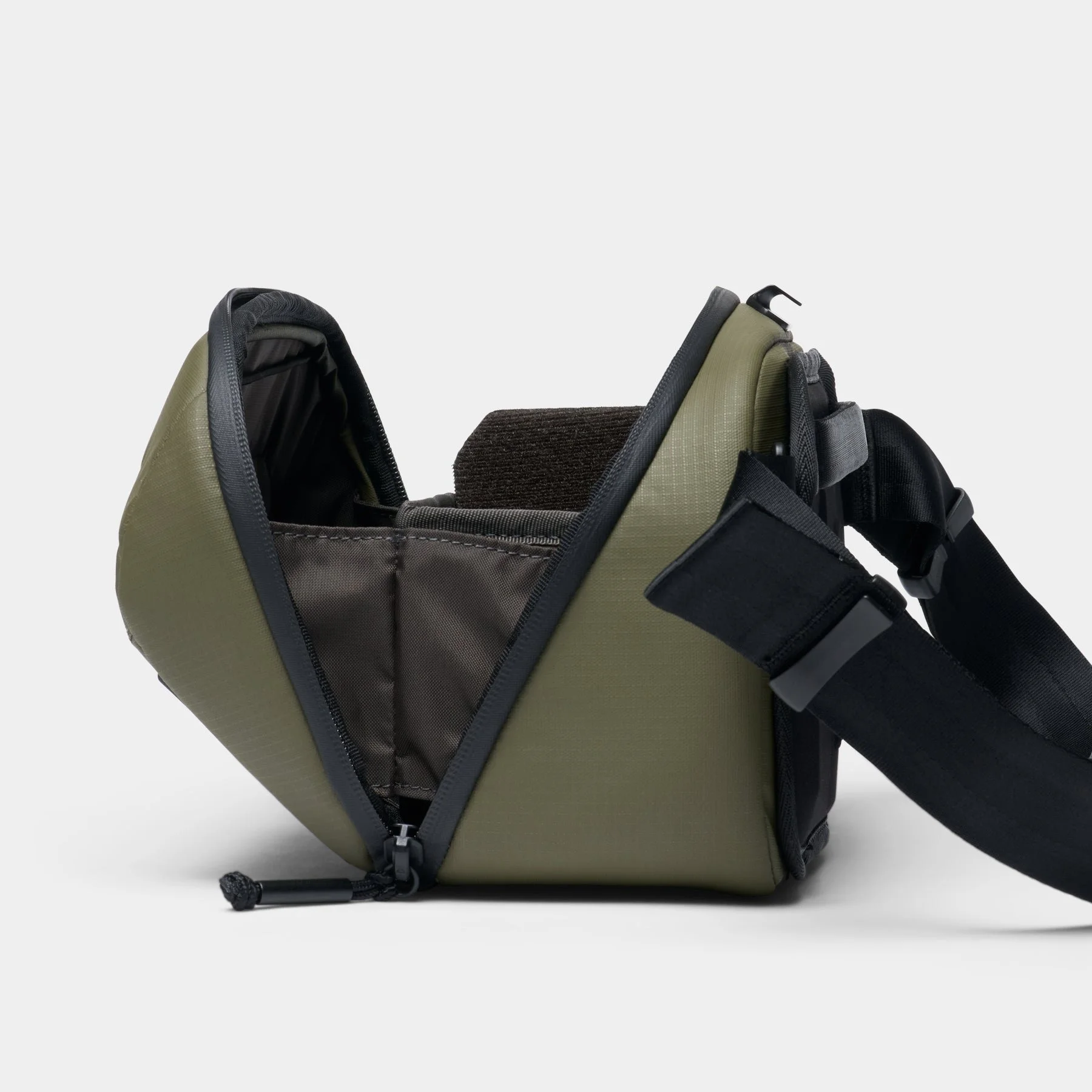 CARO30-04-TechPocket_443f657d-b718-468b-a30d-0271cb02e262.jpg