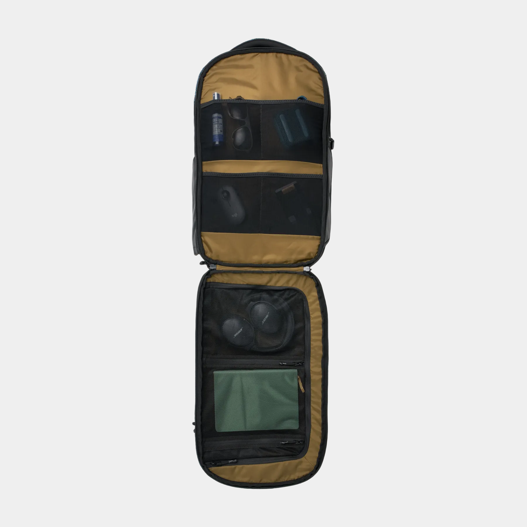PMTP-00-BLK-02_McKinnonCameraPack35L_Black_NOMATIC_13.png