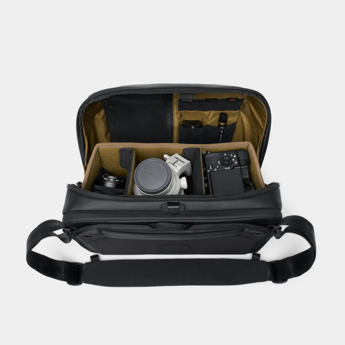 PMSL13-BLK-01_McKinnonCameraSling13L_Black_NOMATIC_12.png