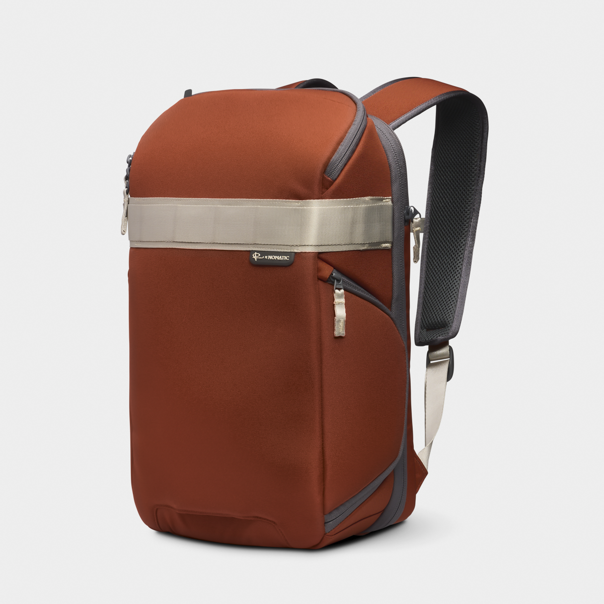 PMLMCP-RST-01_LumaCameraPack18L_RUST_NOMATIC_02.png