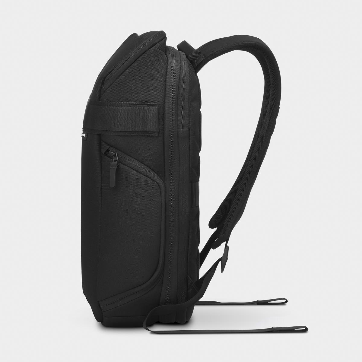 PMLMCP-BLK-01_LumaCameraPack18L_BLACK_NOMATIC_SIDE.png