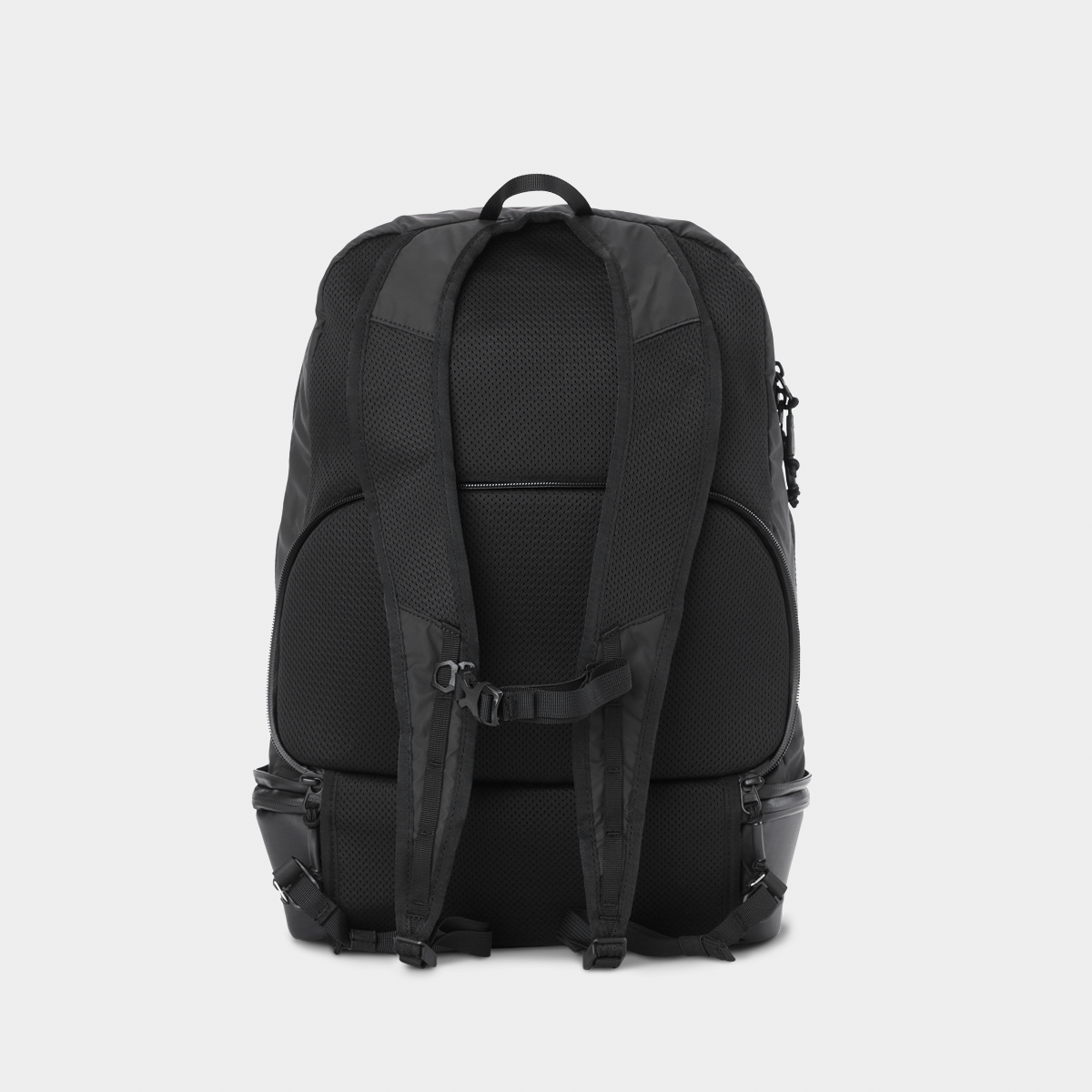 PMCP-00-BLK-01_McKinnonCubePack21L_Nomatic__Expanded_Back.png