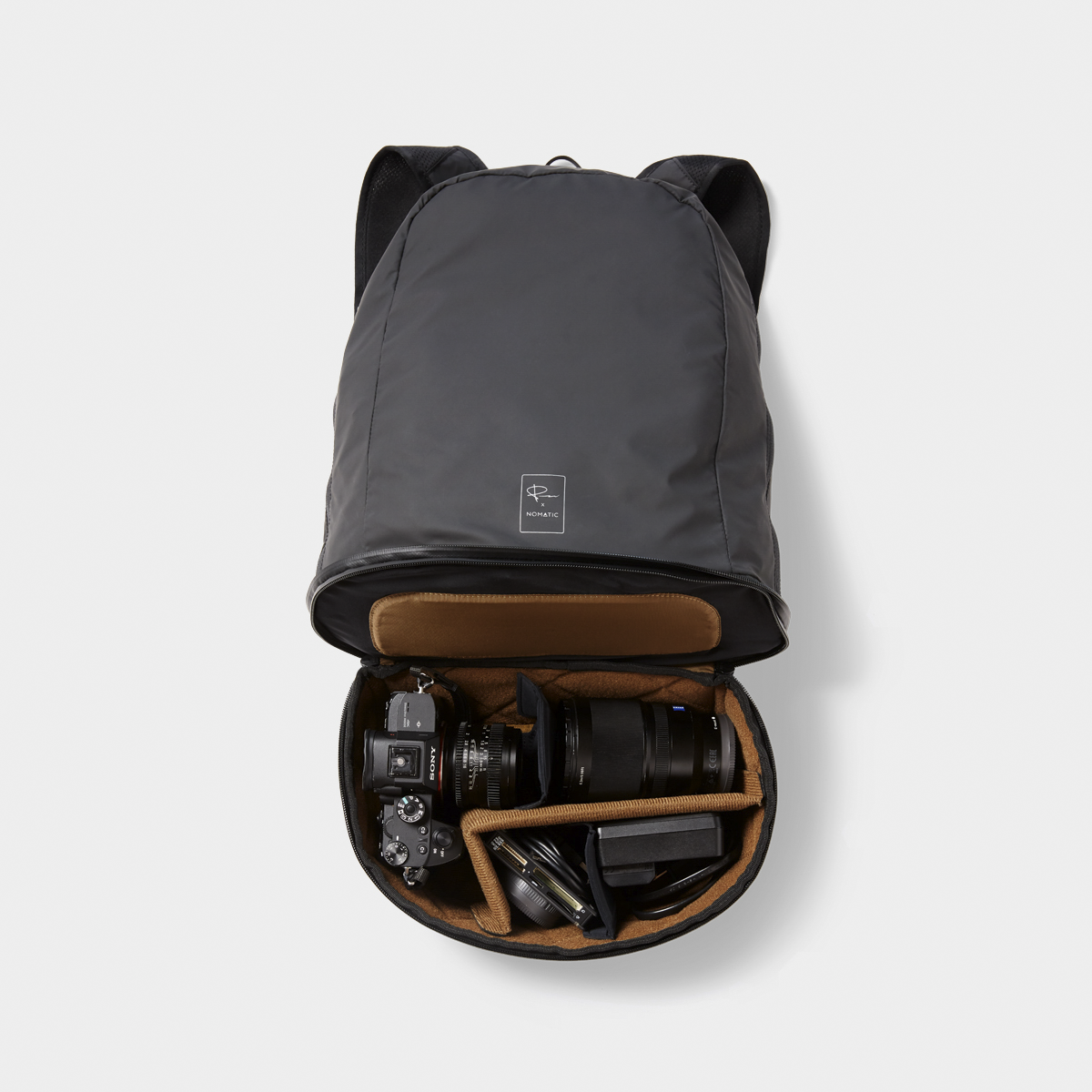 PMCP-00-BLK-01_McKinnonCubePack21L_Nomatic__Open1.png