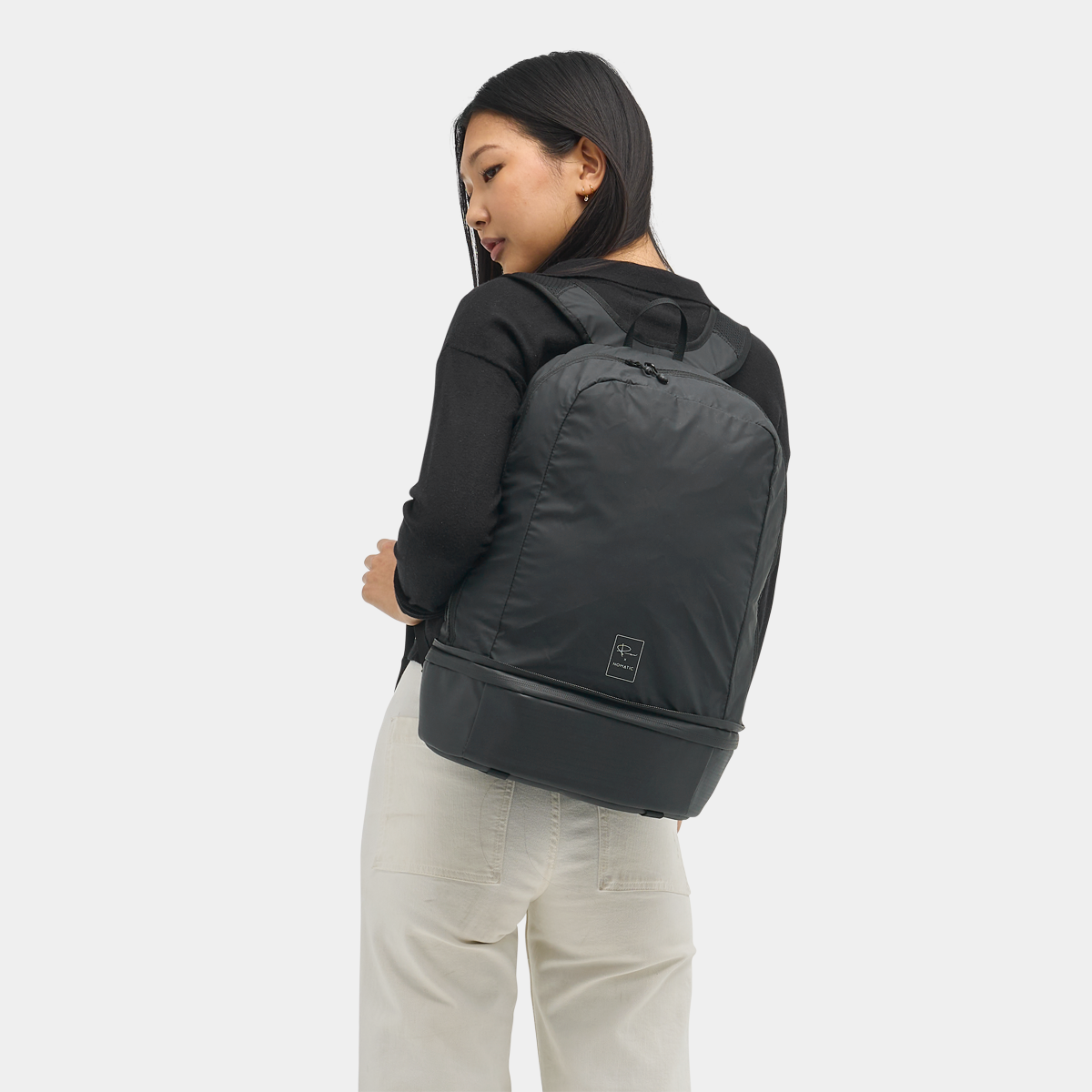 PMCP-00-BLK-01_McKinnonCubePack21L_Black_NOMATIC_OM_01.png
