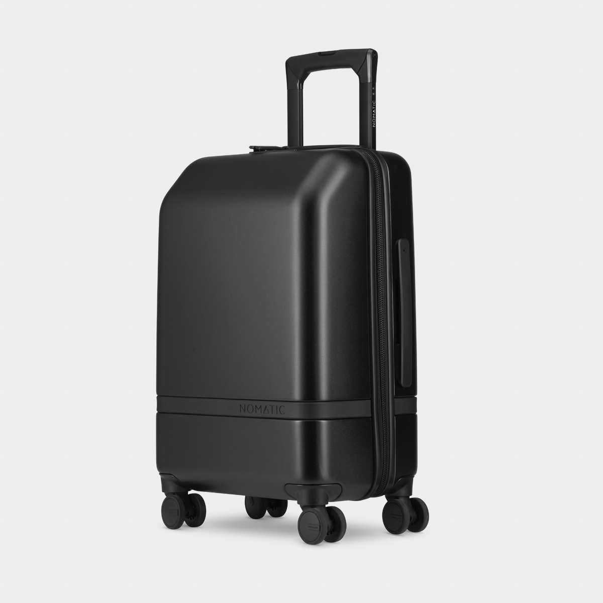 RLCN00-BLK-01_Carry-OnClassic_BLACK_NOMATIC_ecomm_09.png