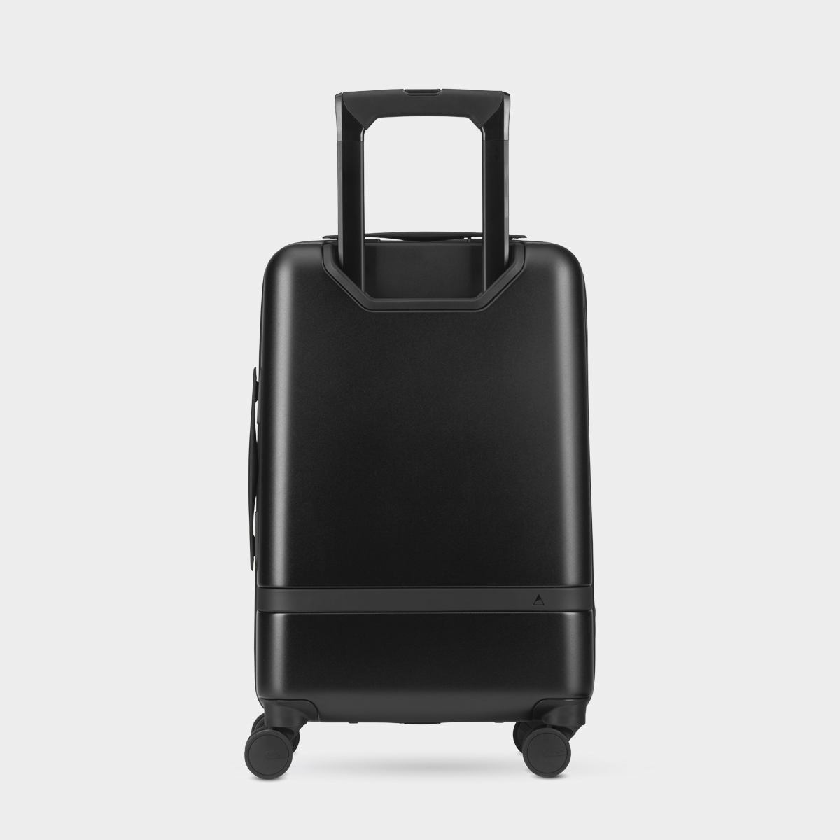 RLCN00-BLK-01_Carry-OnClassic_BLACK_NOMATIC_ecomm_11.png