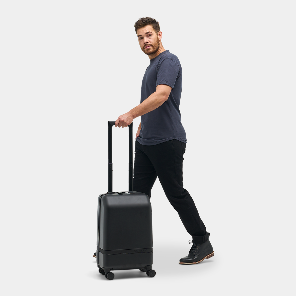 RLCN00-BLK-01_CarryOnClassic_Black_NOMATIC_OM_01.png