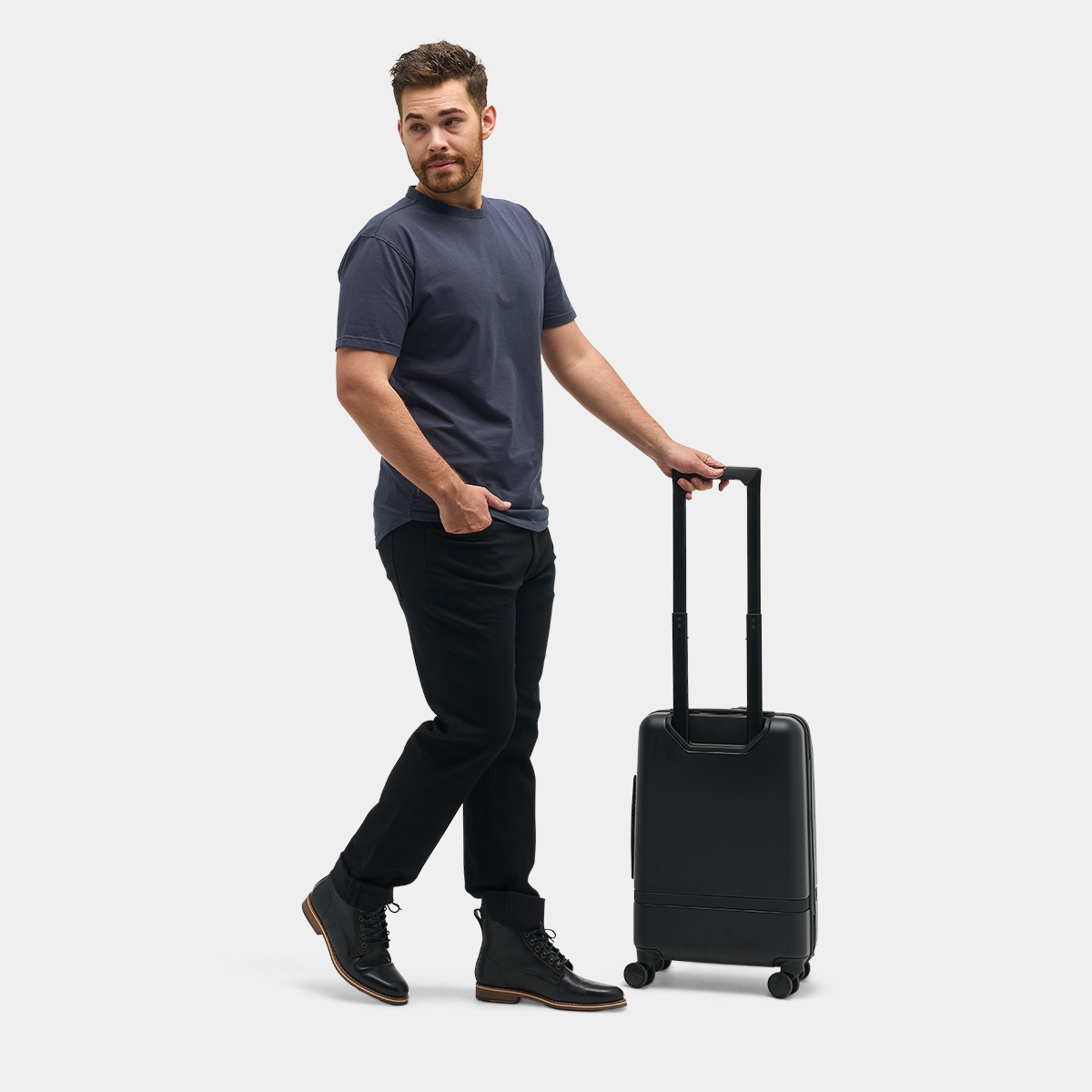 RLCN00-BLK-01_CarryOnClassic_Black_NOMATIC_OM_02.png