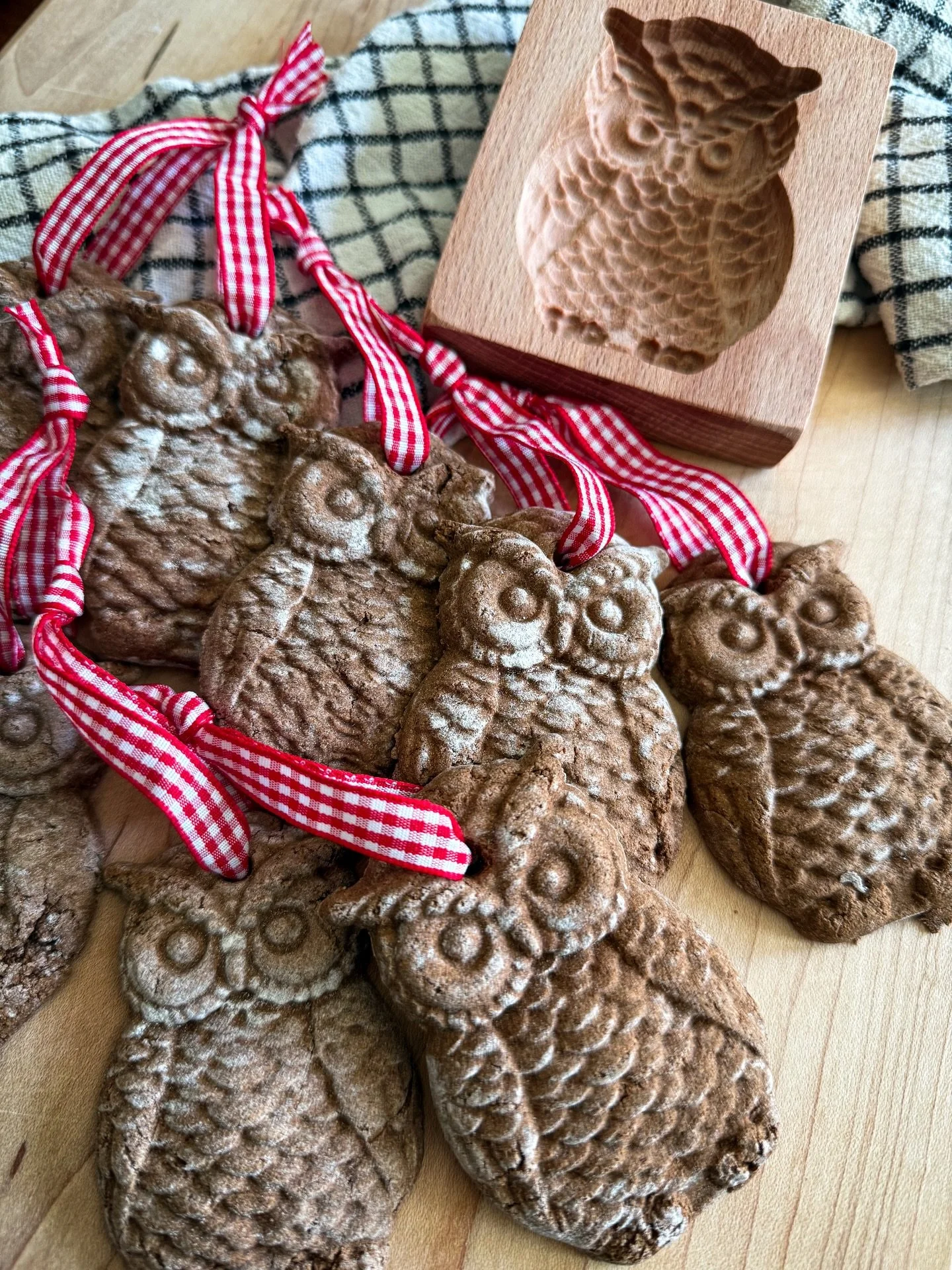 Cinnamon salt dough ornaments that we made for my daughter&rsquo;s teachers this year 🦉 The school mascot is an owl, so we thought these would make a thoughtful gift! I linked the mold that we used in my bio!

To make the salt dough:

Ingredients:
1