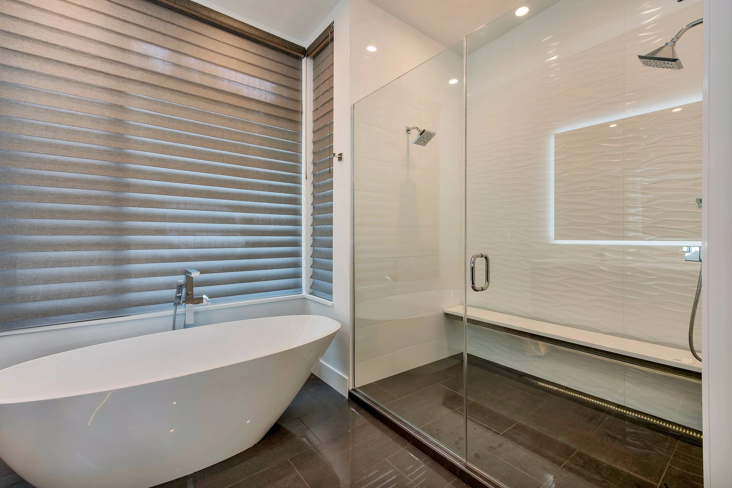 2106 Dellestra interior-21.jpg