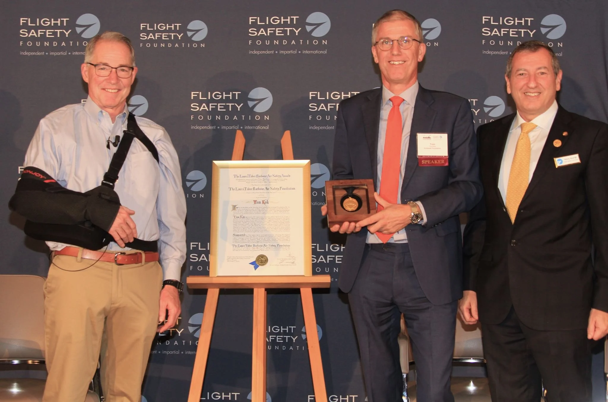 Tom Kok recieves the Laura Taber Barbour Air Safety Award.