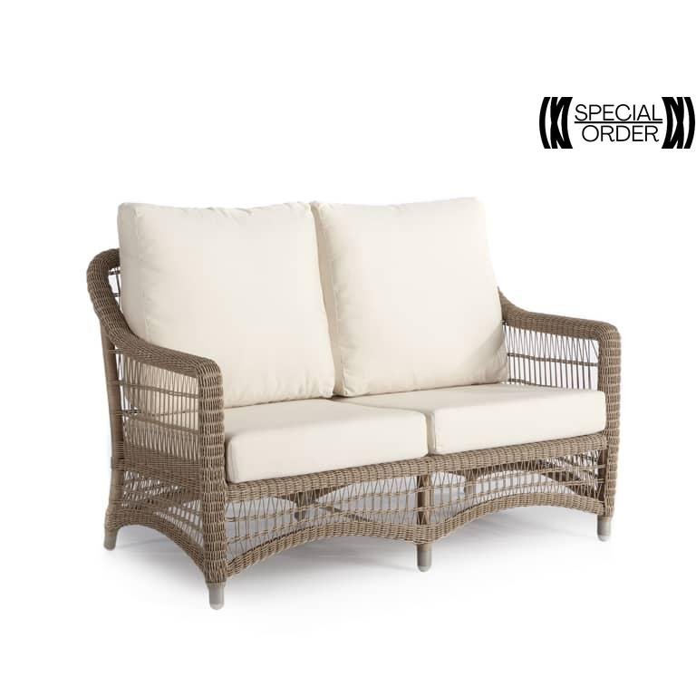 loveseat 1.jpg
