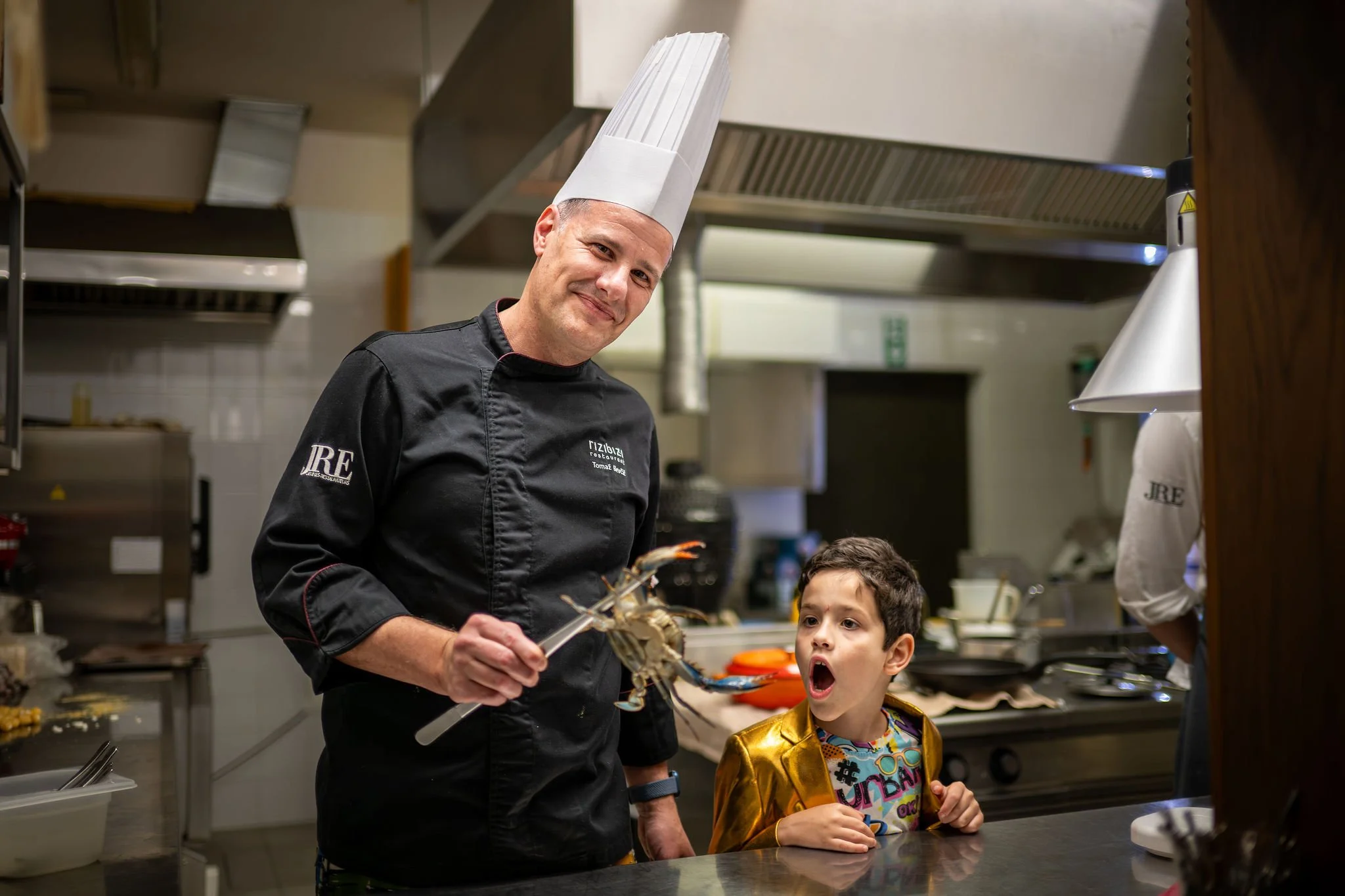 Ko invazivna vrsta postane kulinarična zvezda: modra rakovica navdušila goste v restavraciji Rizibizi