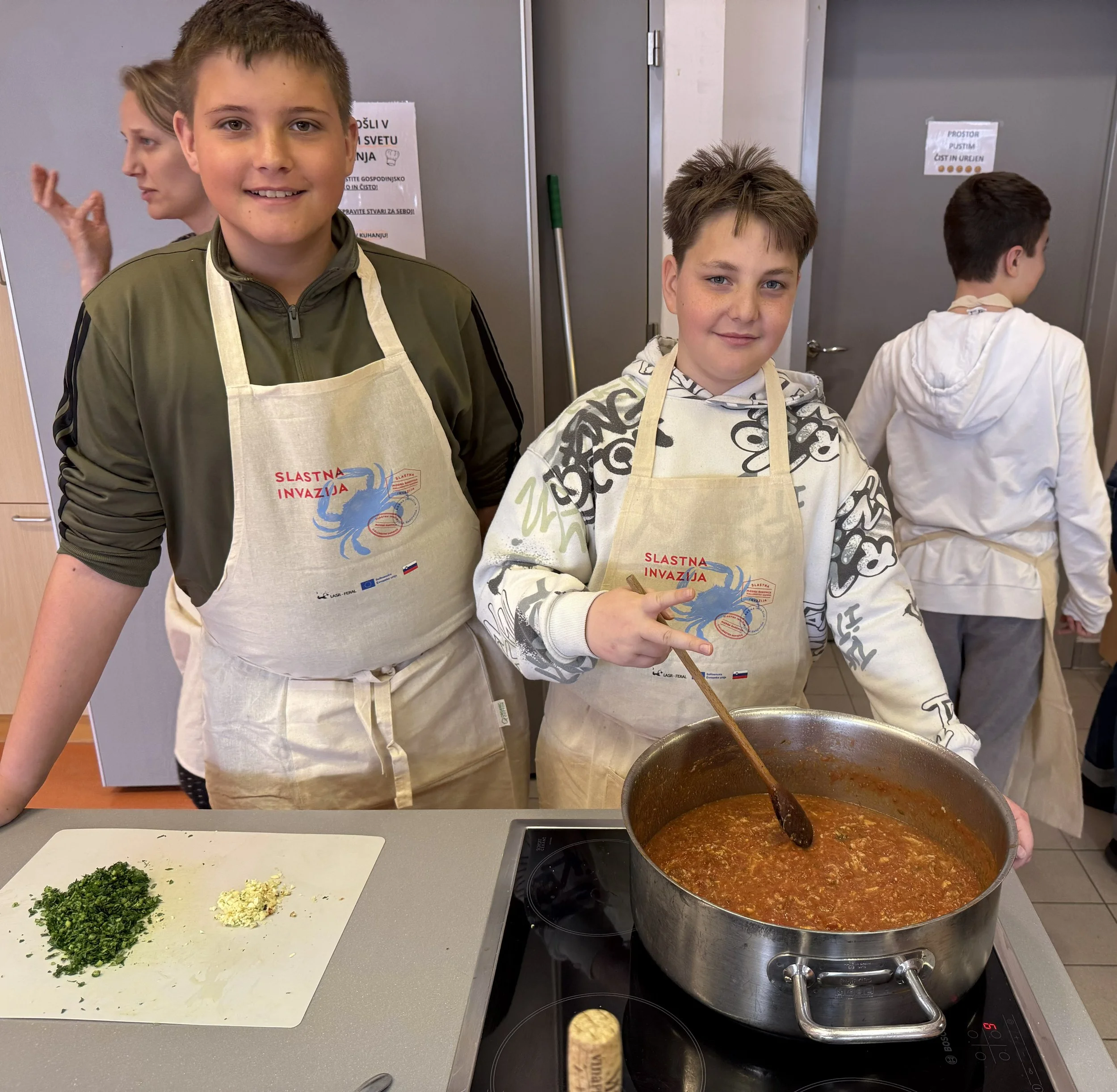 09-04-2026_Kuharska-delavnica-Slastna-invazija_OŠ-Koper (66).jpg