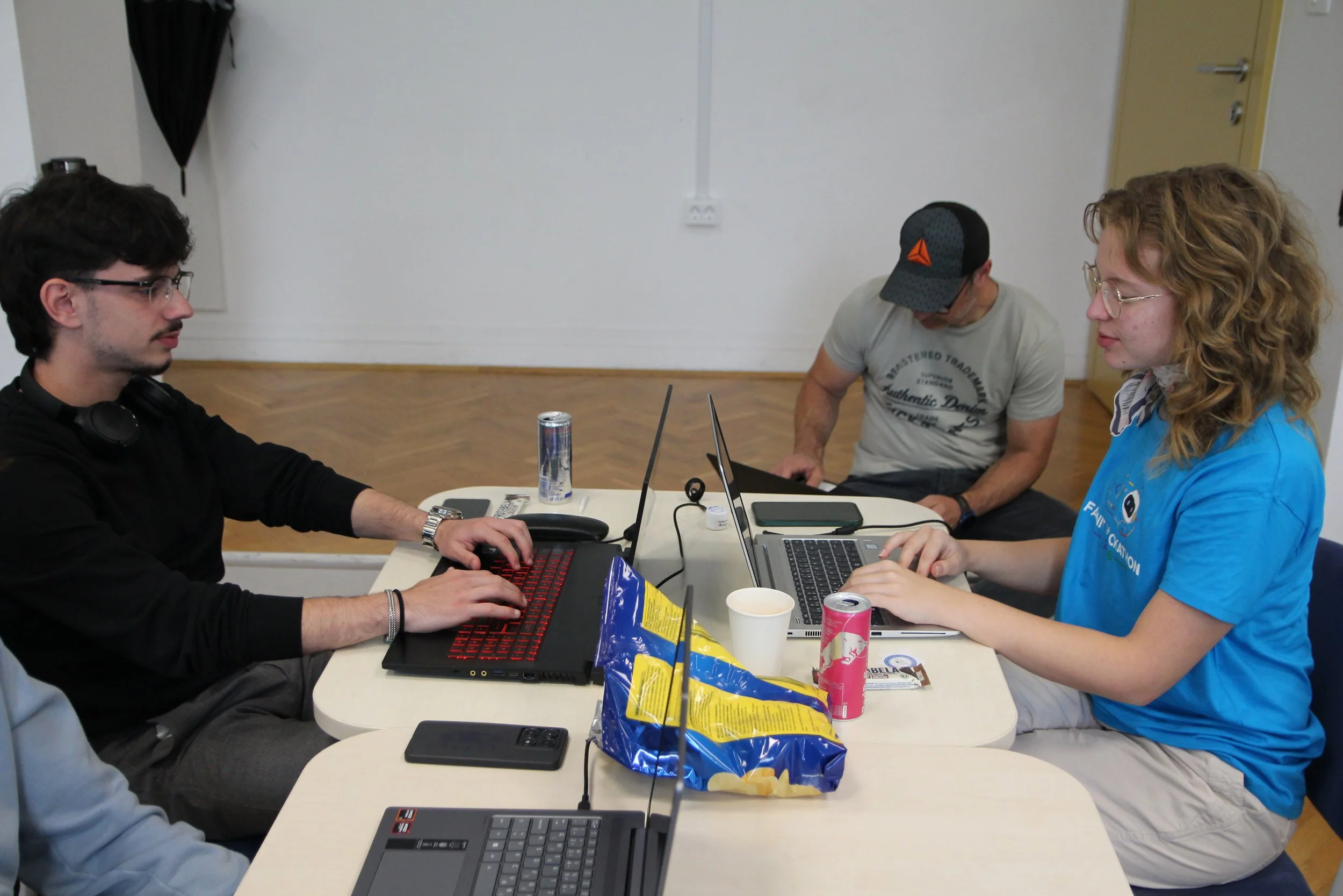 FAMNIT Hackathon 2026-ekipe na delu 5-avtor Anastasija Damnjanovska.JPG