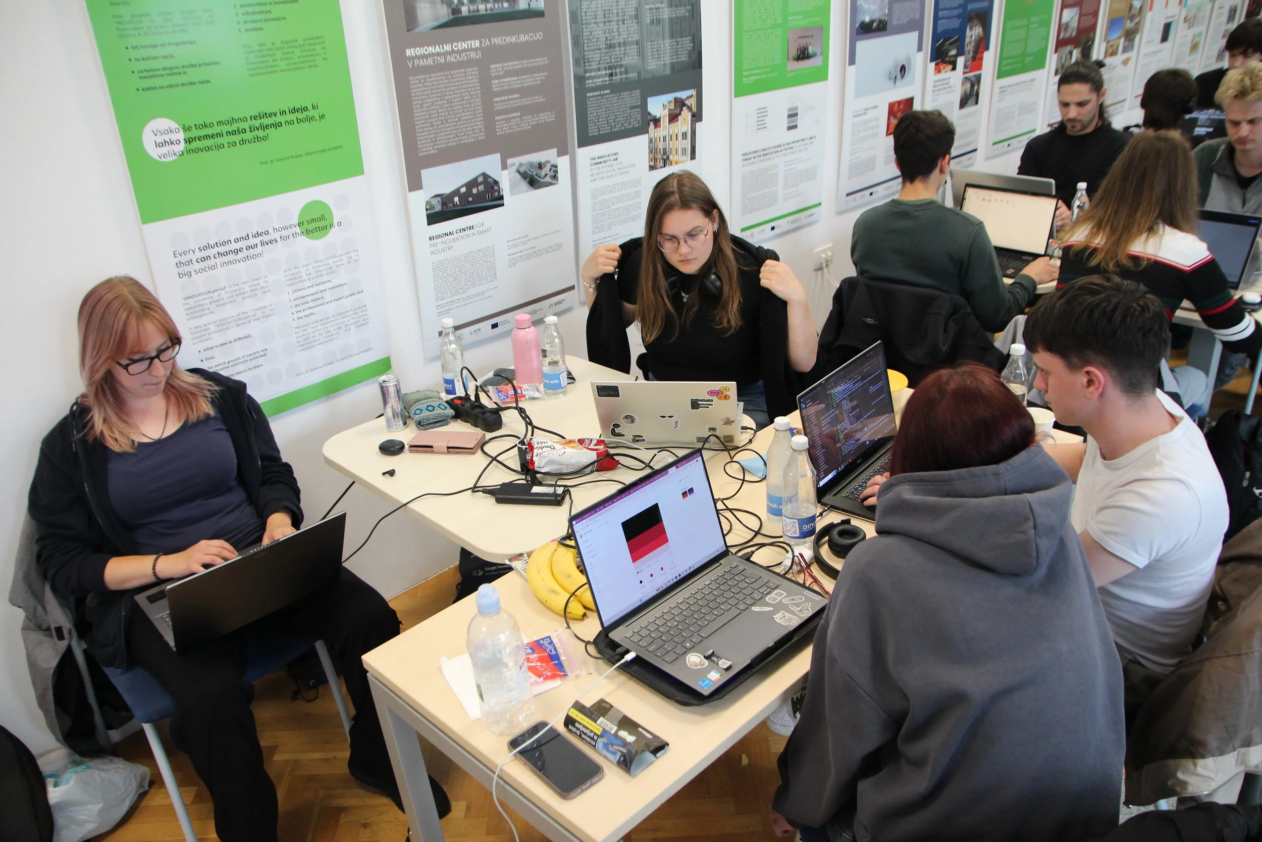 FAMNIT Hackathon 2026-ekipe na delu 3-avtor Anastasija Damnjanovska.JPG