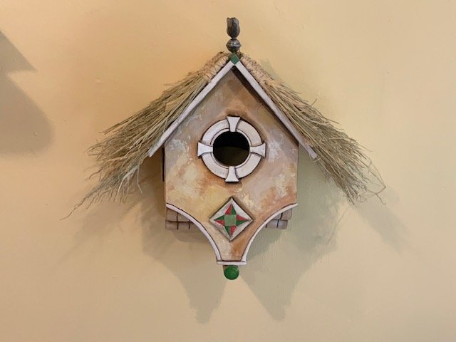 BIRDHOUSE - Gold Cottage with Compass