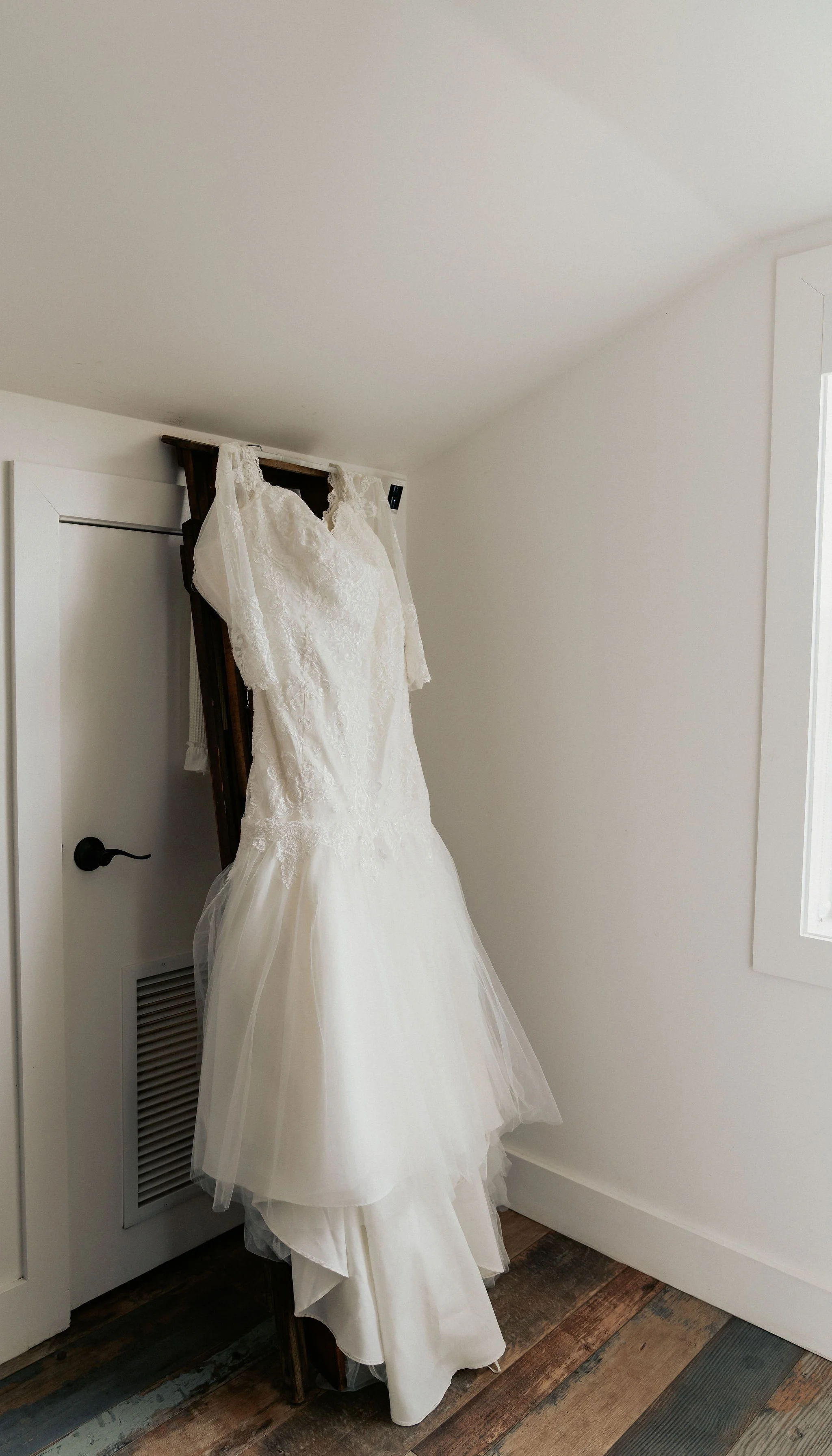 Bride and groom portrait at Brannan’s Barn wedding venue in Jacksonville Florida captured during a 2026 wedding with rustic barn and golden hour light by ARG Foto
