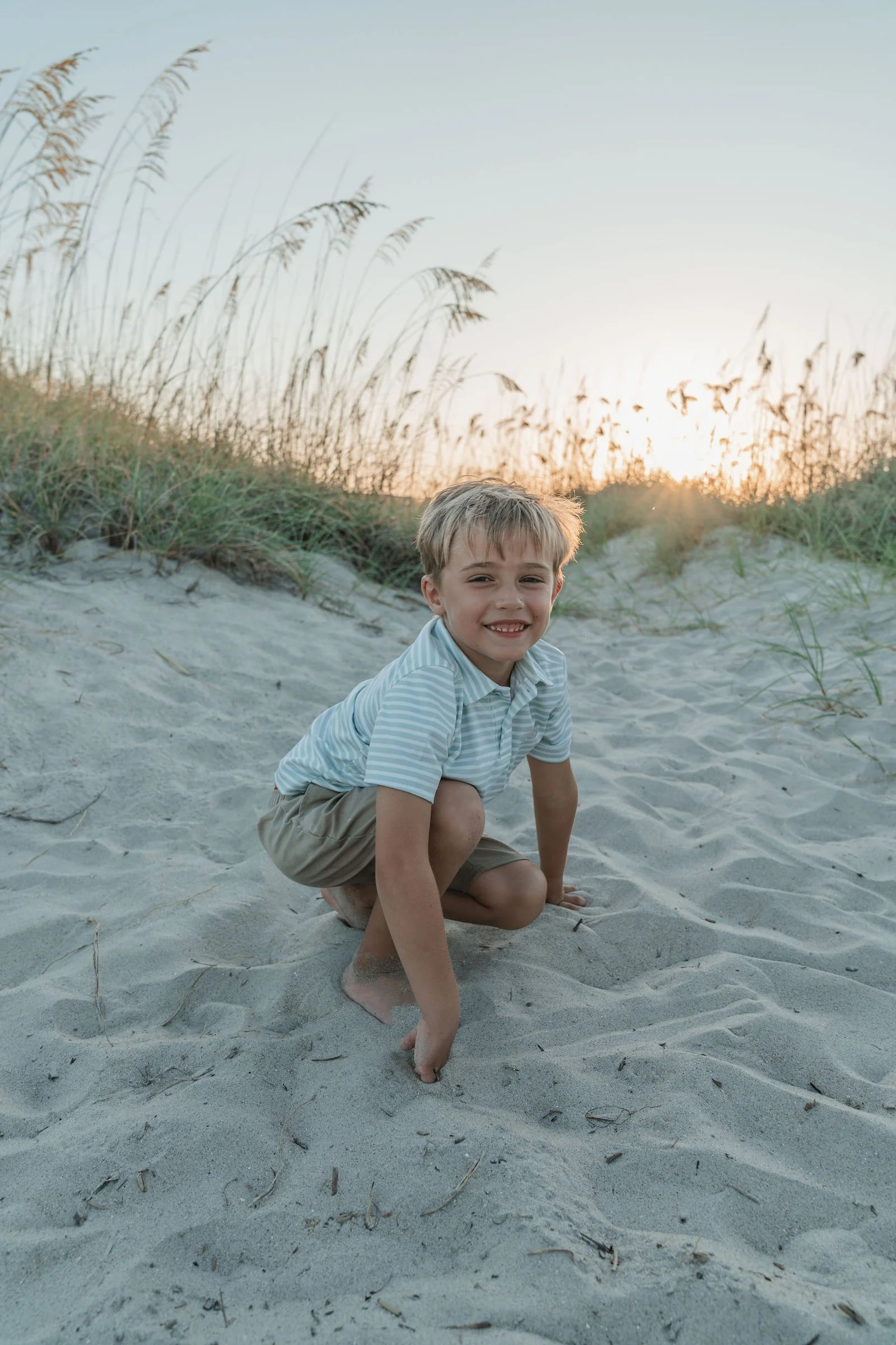 family photo shoot tybee island beach savannah ga family photographer.jpg