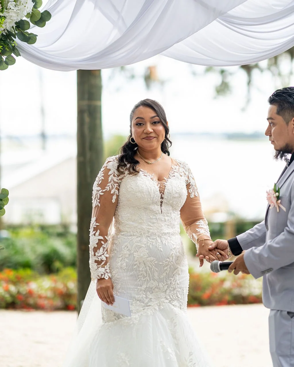 Couple portrait at Oyster Factory Park in Bluffton, South Carolina, during a 2025 wedding—capturing the waterfront beauty of the May River and the timeless Lowcountry atmosphere in an editorial, cinematic style by ARG Foto.