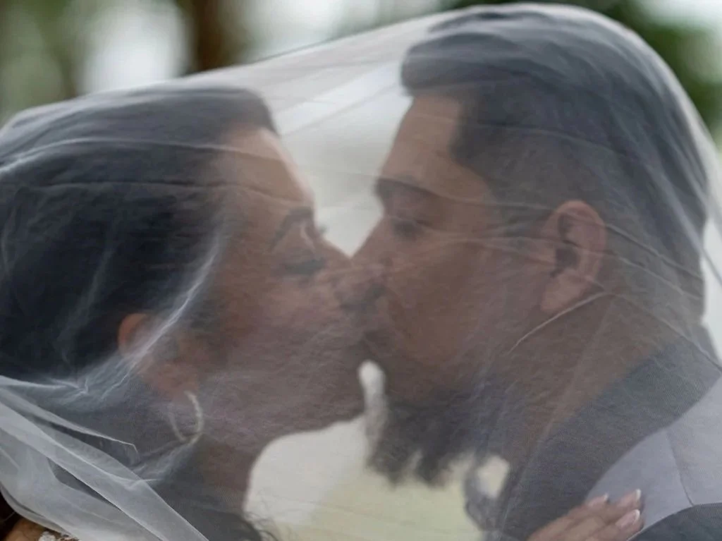 grooom and bride portrait under veil picture in savannah ga , wedding photographer in richmond hill GA by ARG Foto.