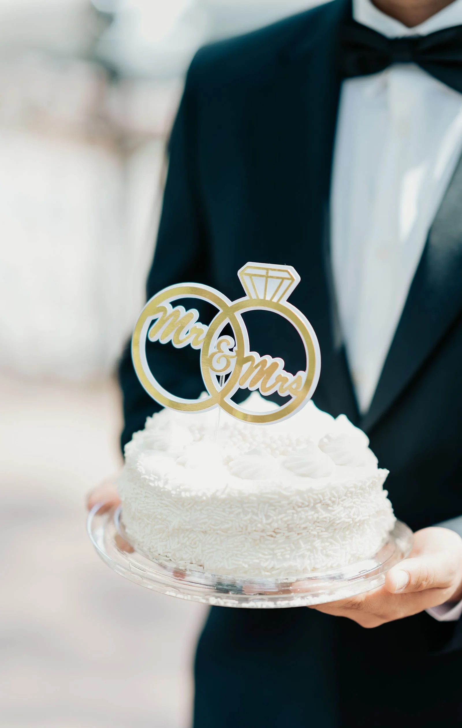 wedding cake forsyth park savannah ga wedding elopement photographer.jpg