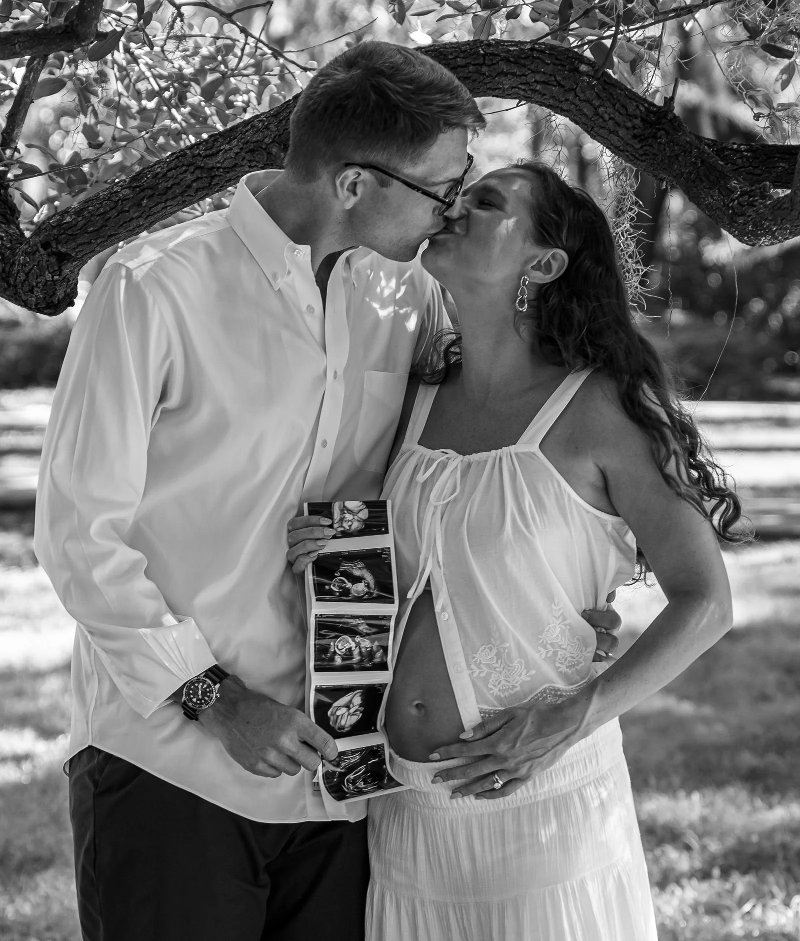 maternity photo shoot forsyth park savannah ga maternity photographer.jpg