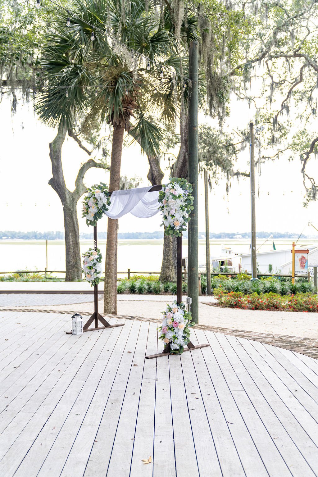 Couple portrait at Oyster Factory Park in Bluffton, South Carolina, during a 2025 wedding—capturing the waterfront beauty of the May River and the timeless Lowcountry atmosphere in an editorial, cinematic style by ARG Foto.