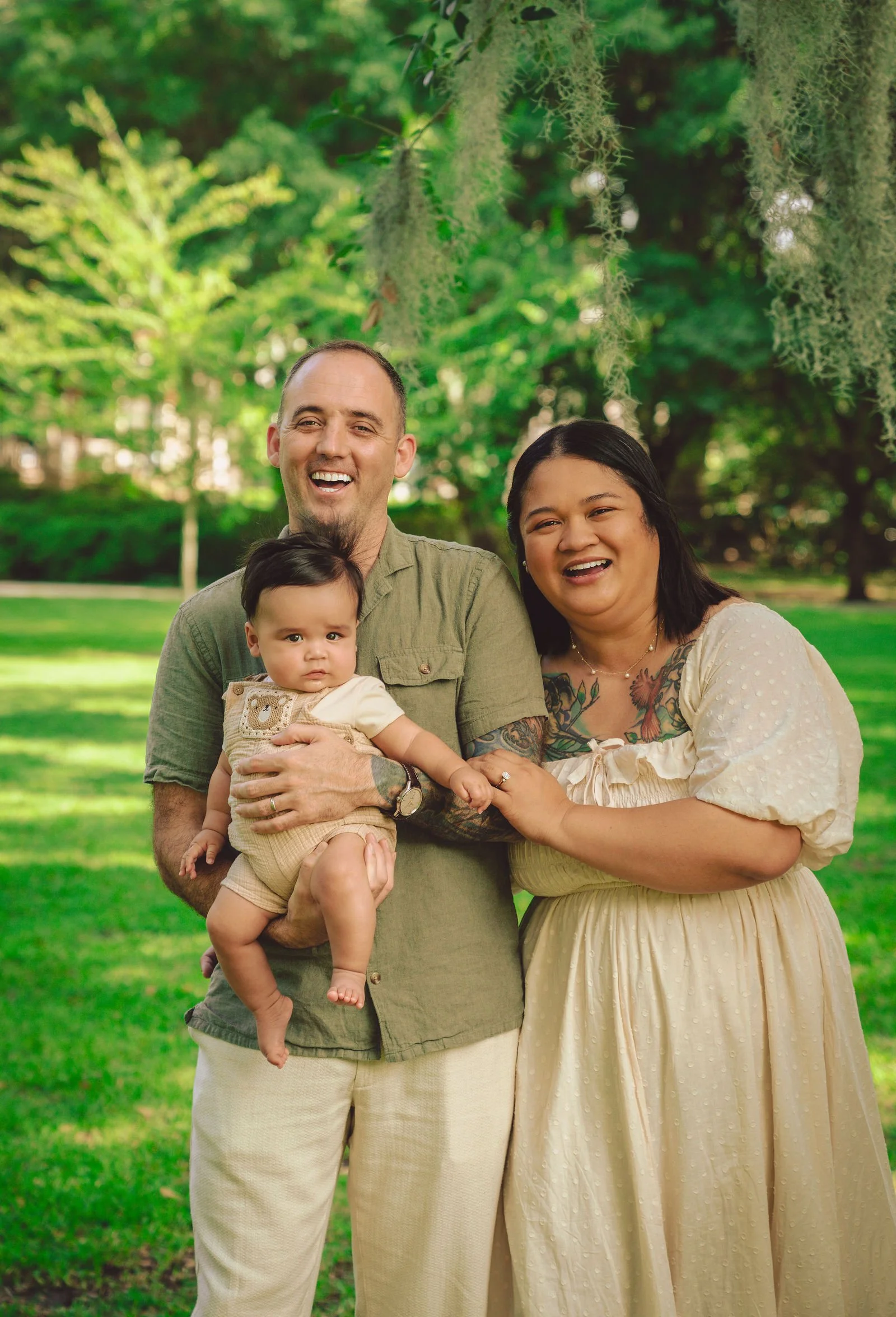 family picture photo shoot forsyth park fountain savannah ga family photographer in savannah ga.jpg