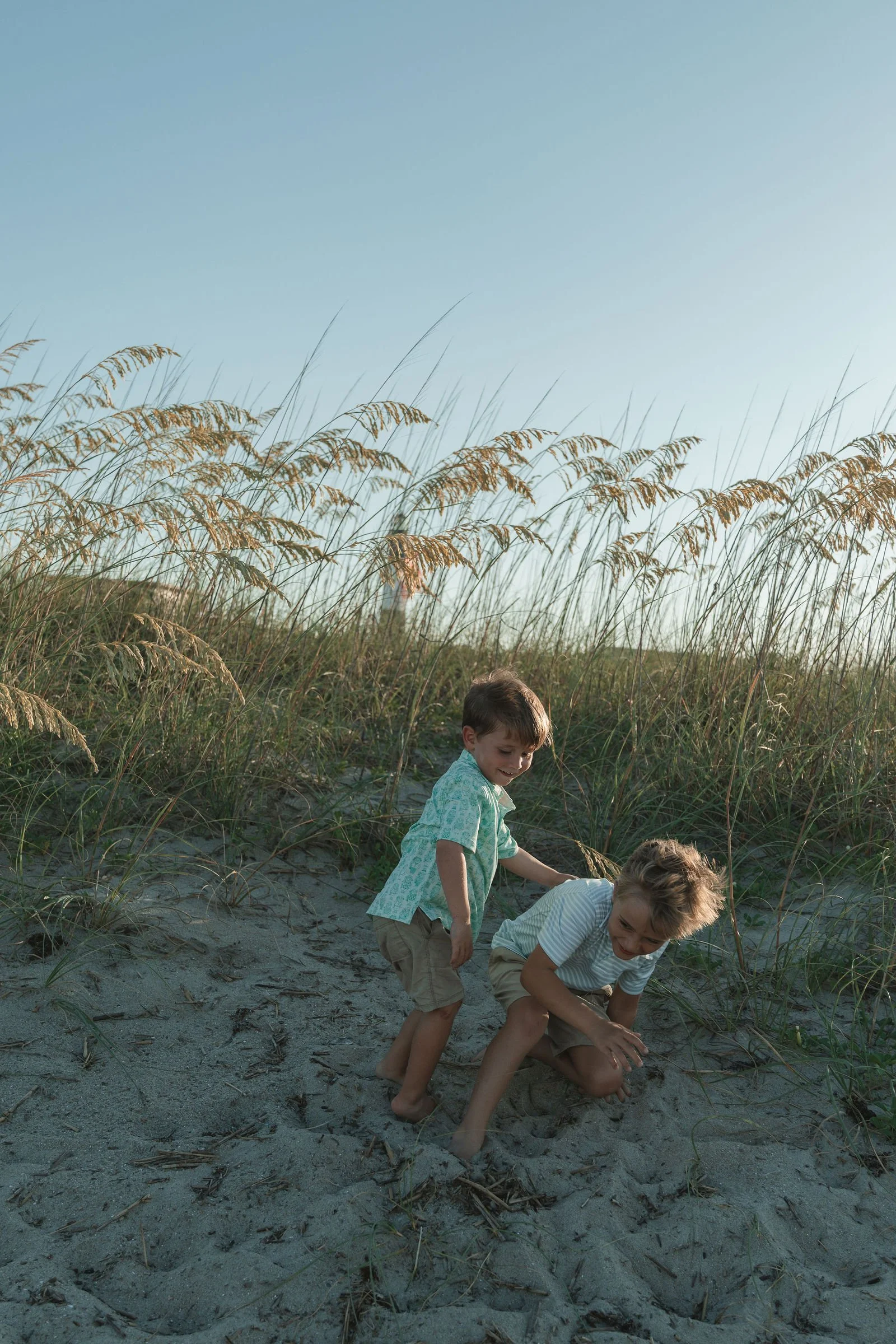 family photo shoot tybee island beach savannah ga family photographer.jpg