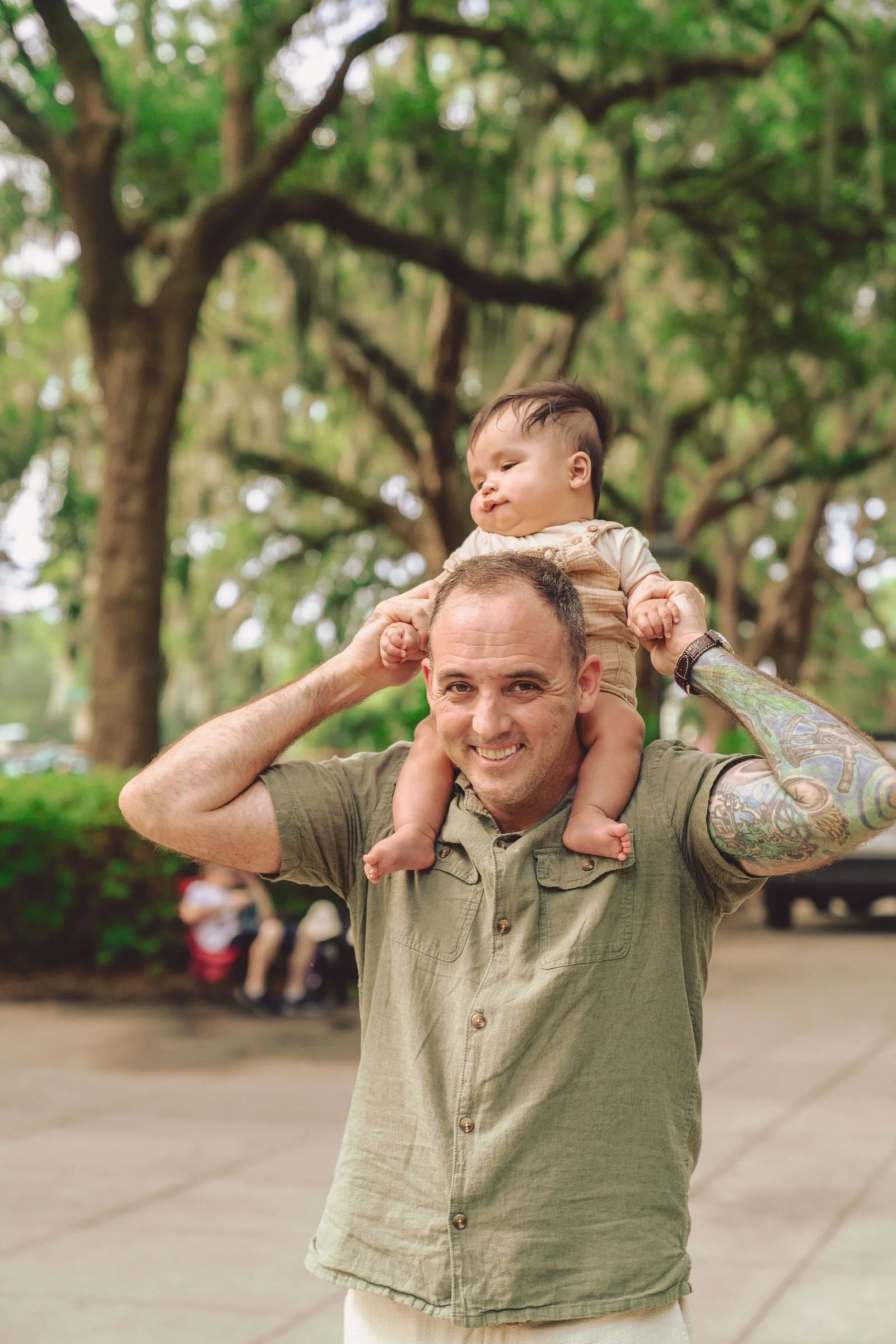 family picture photo shoot forsyth park fountain savannah ga family photographer in savannah ga.jpg