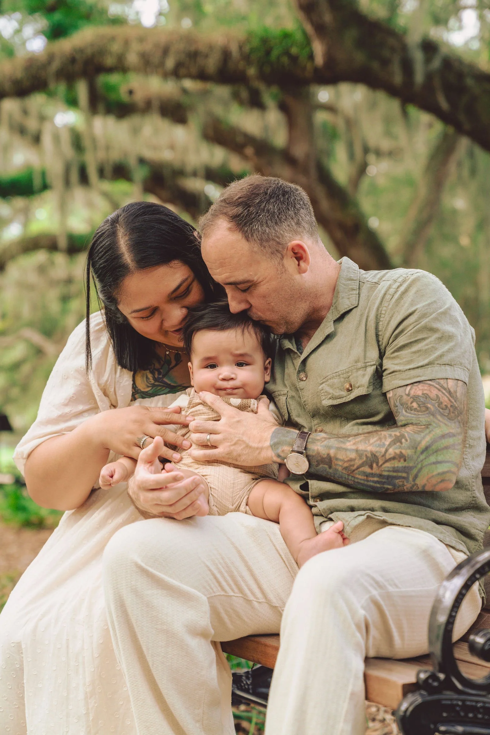family picture photo shoot forsyth park fountain savannah ga family photographer in savannah ga.jpg