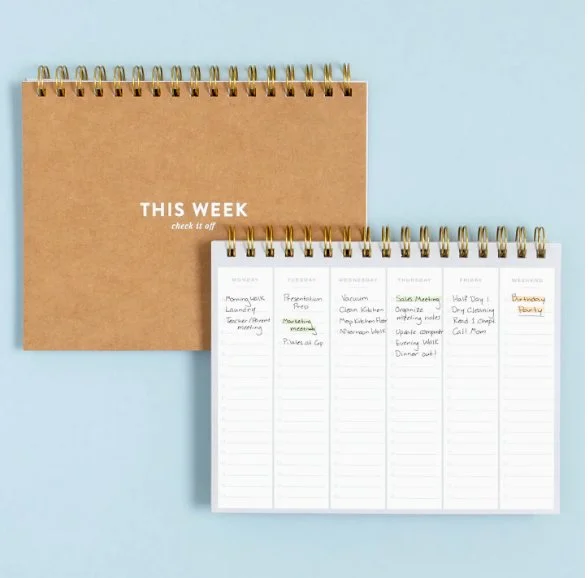 Small in size, big on getting things done ✨ This spiral planner is undated, which means you choose when to start. No wasted pages, no pressure. Just fresh starts, anytime you're ready.
⠀
✔️ 7x9" &mdash; compact, portable, and bag-friendly
🌀 Gol